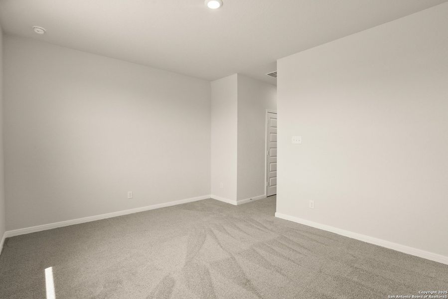 Spacious, unfurnished interior of a new home in Abbott Place, St. Hedwig (Image 16).