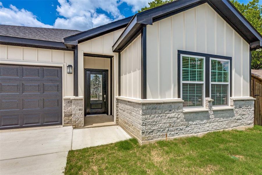 Exterior details and patio area of a home in , Fort Worth (Image 3).