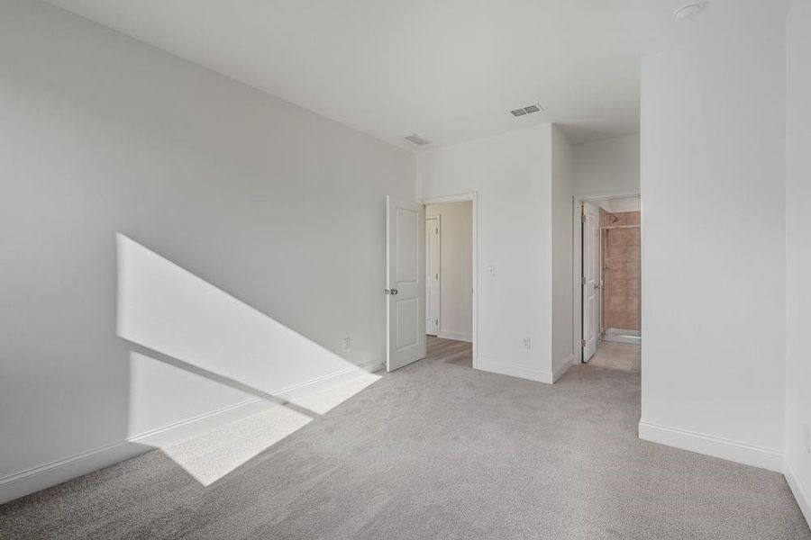 Spacious, unfurnished interior of a new home in Oakmead, Buford (Image 18).