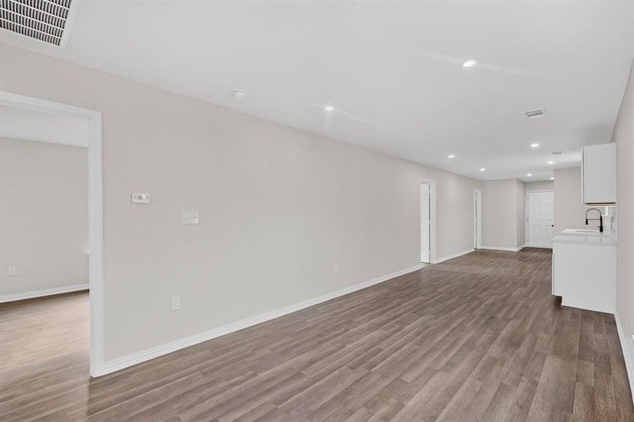 Spacious, unfurnished interior of a new home in , Dallas (Image 28).