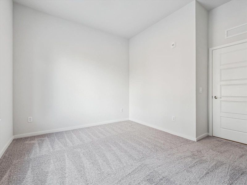 Spacious, unfurnished interior of a new home in Condo Collection at Grand Vue at Interlocken, Broomfield (Image 20).