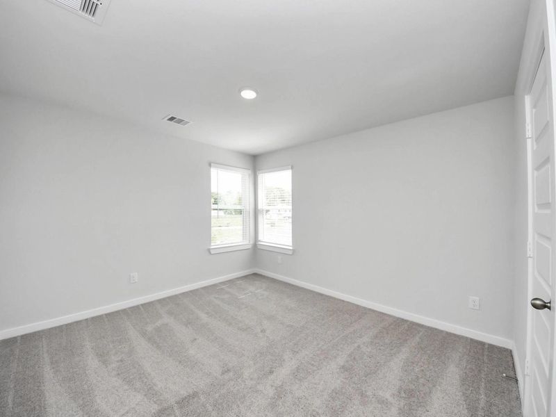 Spacious, unfurnished interior of a new home in Caney Creek Place, Conroe (Image 35).