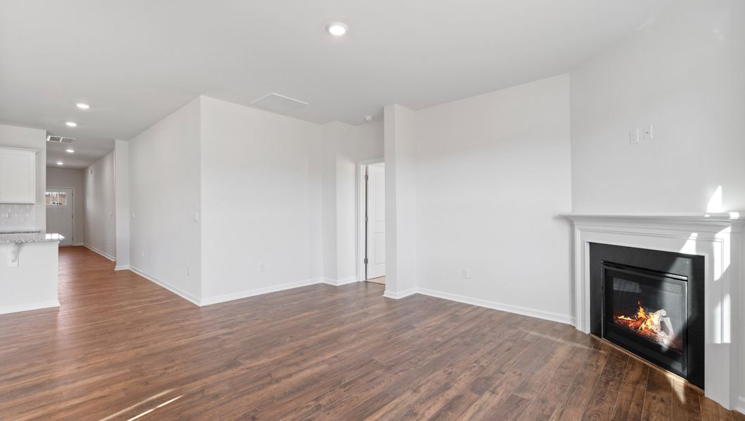 Spacious, unfurnished interior of a new home in Sage Grove, Lyman (Image 19).