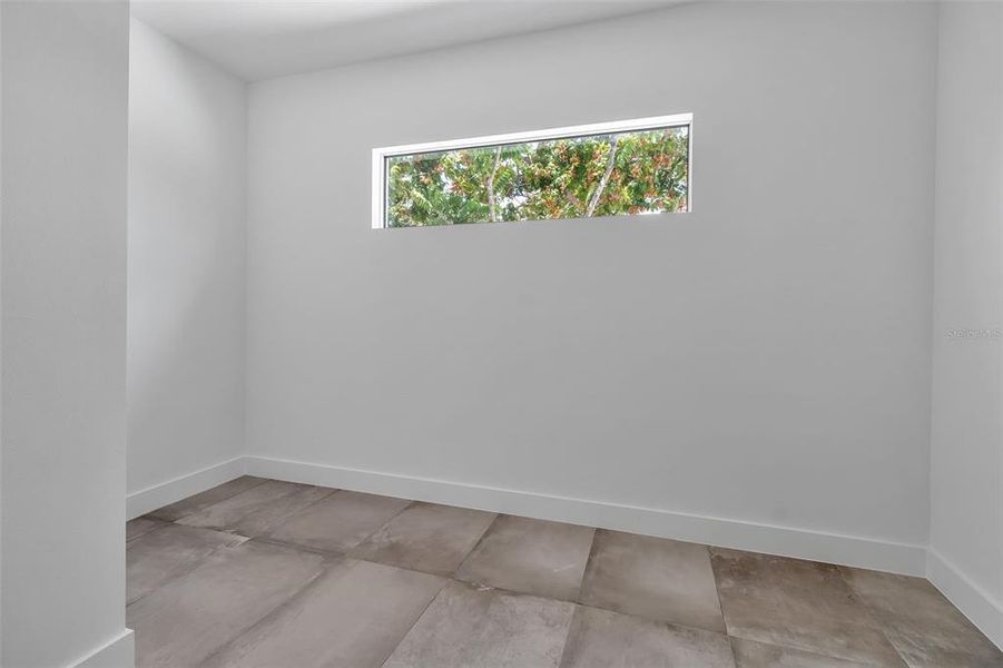 Spacious, unfurnished interior of a new home in , Sarasota (Image 18).