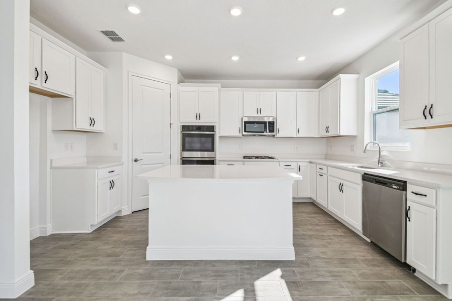 Representative furnished interior of a home built from the 50 ' - Saratoga by William Ryan Homes in Tamarack at Two Rivers, Zephyrhills (Image 11).