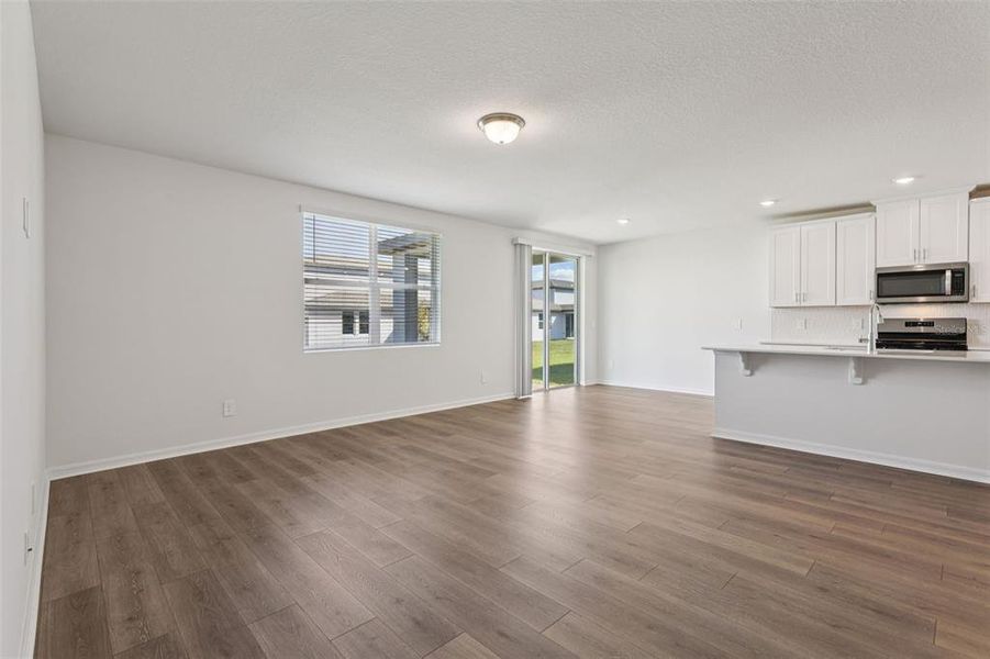 Spacious, unfurnished interior of a new home in The Reserve at Twin Lakes, St. Cloud (Image 22).