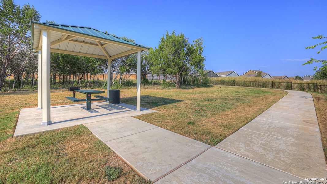 Community amenities in Sunset Oaks, Maxwell (Image 33).