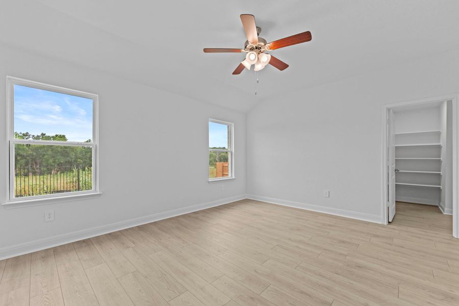 Spacious, unfurnished interior of a new home in Riverview, Georgetown (Image 18).