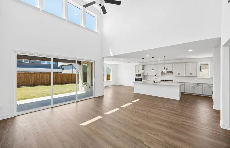Spacious, unfurnished interior of a new home in Highland Lakes, McKinney (Image 24).