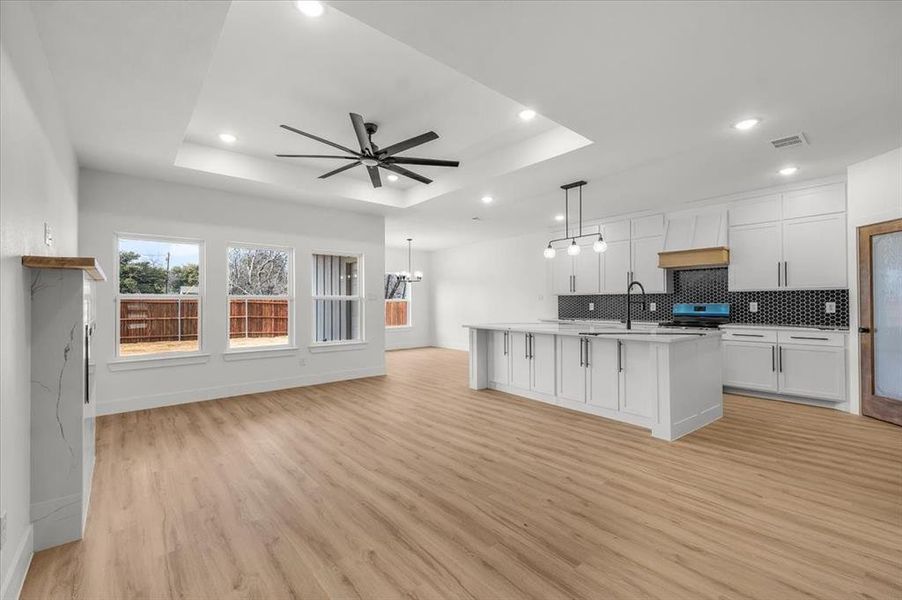 Spacious, unfurnished interior of a new home in , Grand Prairie (Image 9).