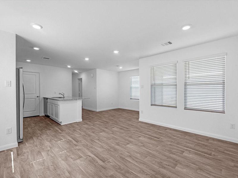 Spacious, unfurnished interior of a new home in William Trails, Willis (Image 12).