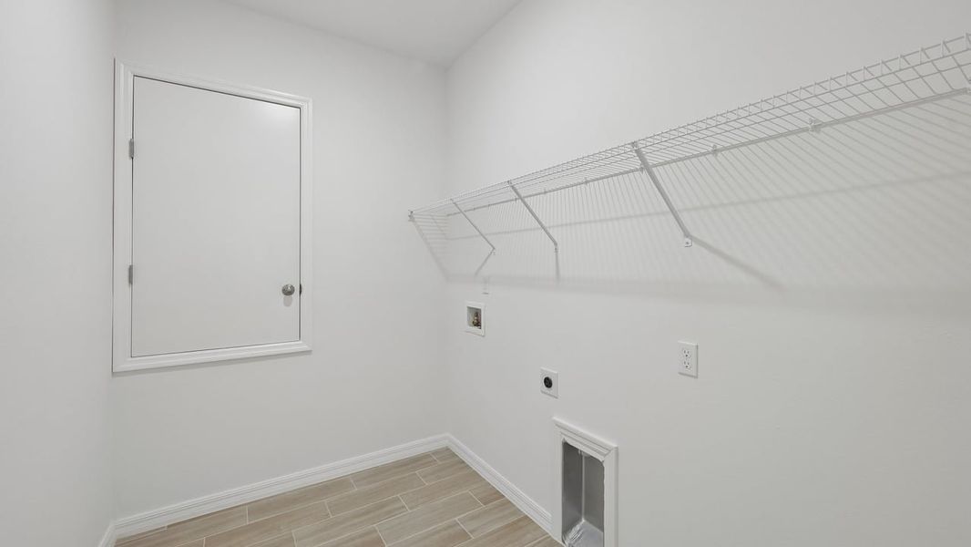 Spacious, unfurnished interior of a new home in Port Charlotte, Port Charlotte (Image 23).