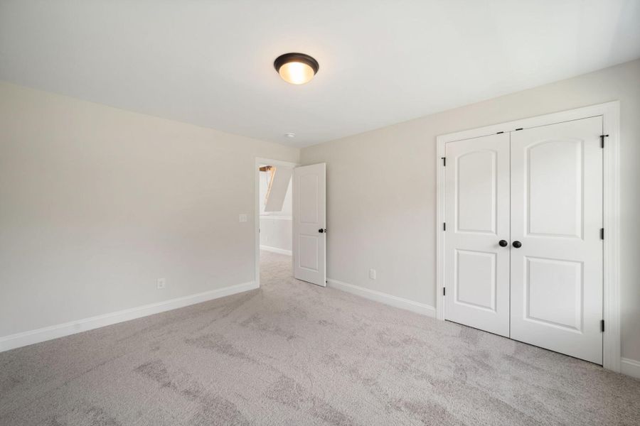 Spacious, unfurnished interior of a new home in Pisgah Park, Kernersville (Image 18).