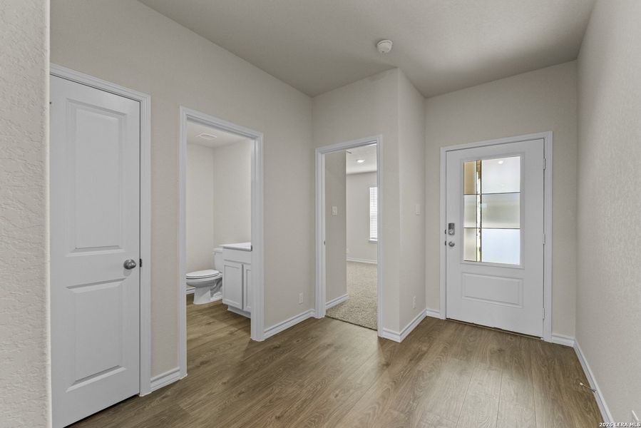 Spacious, unfurnished interior of a new home in Brookstone Creek, San Antonio (Image 20).