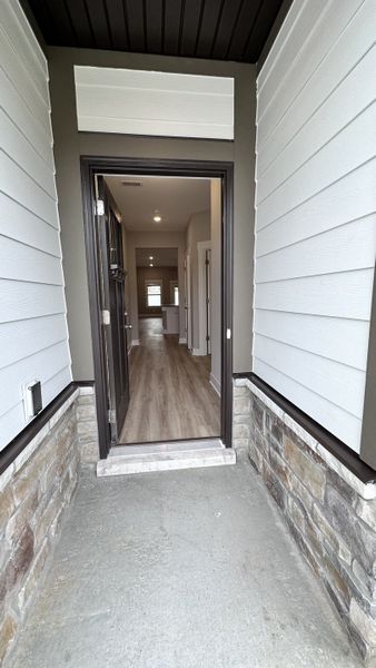 Exterior details and patio area of a home in Veterans Cove, Murfreesboro (Image 3).