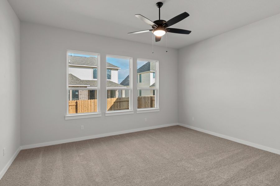 Spacious, unfurnished interior of a new home in Lariat, Liberty Hill (Image 35).