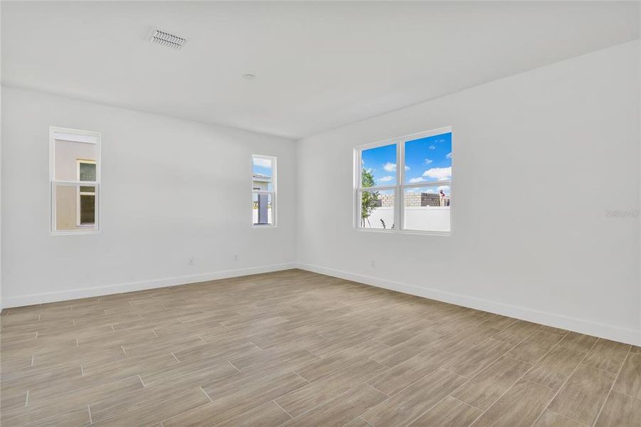 Spacious, unfurnished interior of a new home in , Tavares (Image 15).