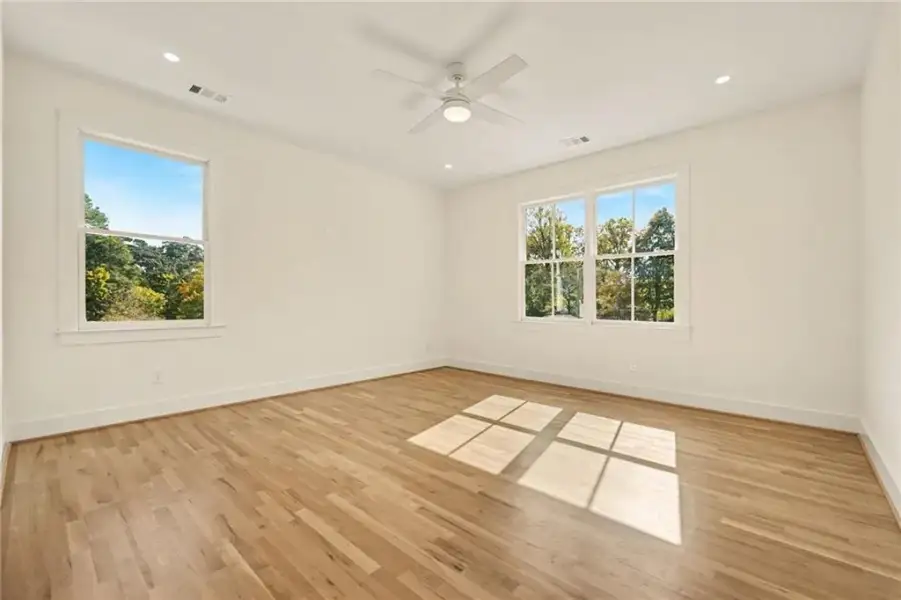 Spacious, unfurnished interior of a new home in , Atlanta (Image 43).