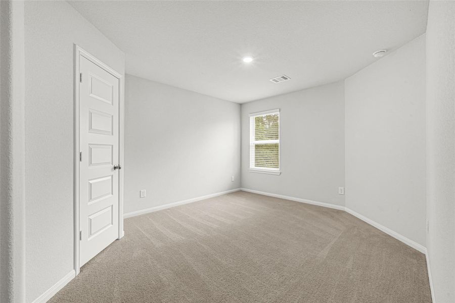 Spacious, unfurnished interior of a new home in River's Edge, Conroe (Image 20).