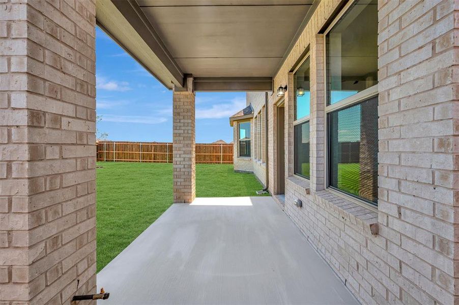 Exterior details and patio area of a home in Chaparral Park, Oak Point (Image 24).
