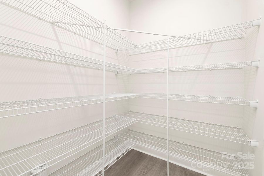 Spacious, unfurnished interior of a new home in Handsmill on Lake Wylie, York (Image 31).