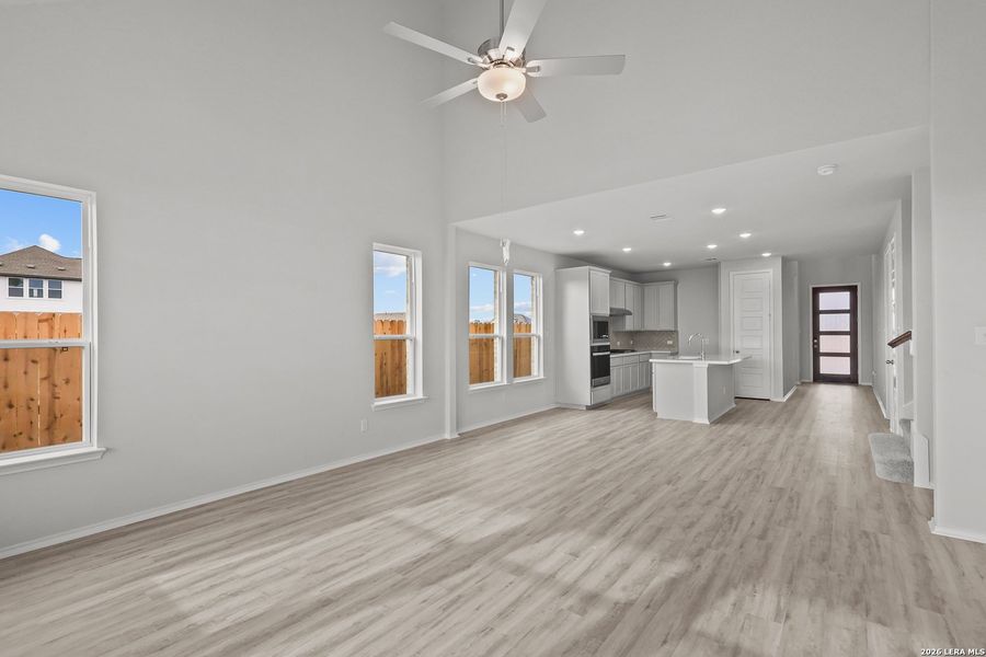 Spacious, unfurnished interior of a new home in Sunflower Ridge, New Braunfels (Image 17).