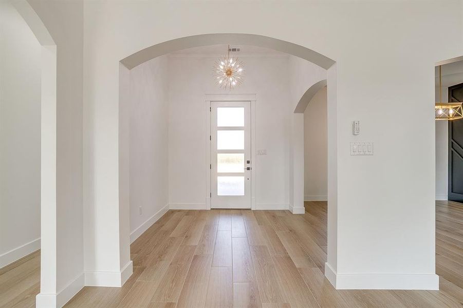 Spacious, unfurnished interior of a new home in , Weatherford (Image 24).