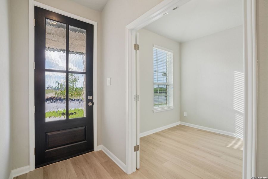 Spacious, unfurnished interior of a new home in Sagebrooke - Premier Series, San Antonio (Image 11).