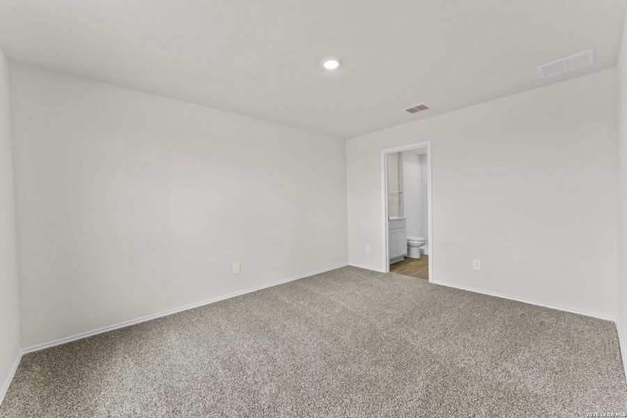 Spacious, unfurnished interior of a new home in Swenson Heights, Seguin (Image 10).