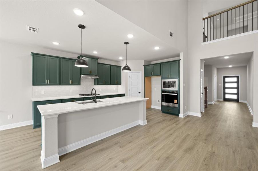 6933 Freight Train- Kitchen-1