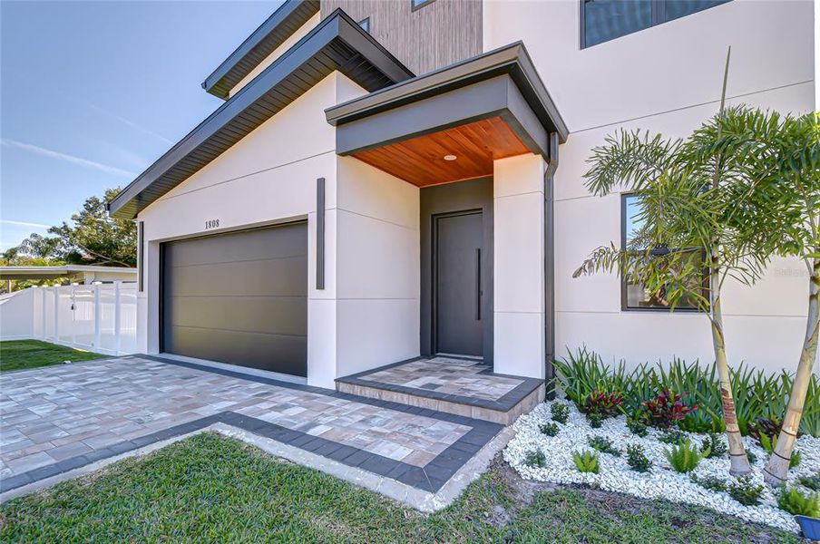 Exterior details and patio area of a home in , Tampa (Image 46).