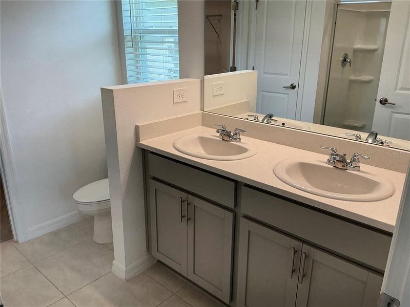 Furnished interior view inside a new home in , Kissimmee (Image 9).