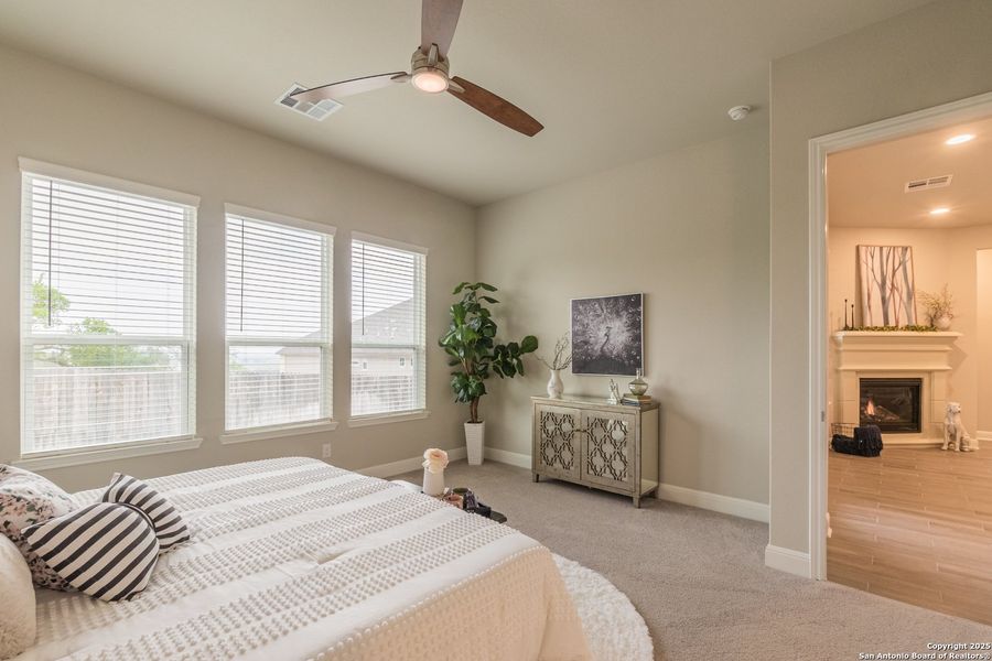 Furnished interior view inside a new home in Cibolo Crossing, Universal City (Image 38).