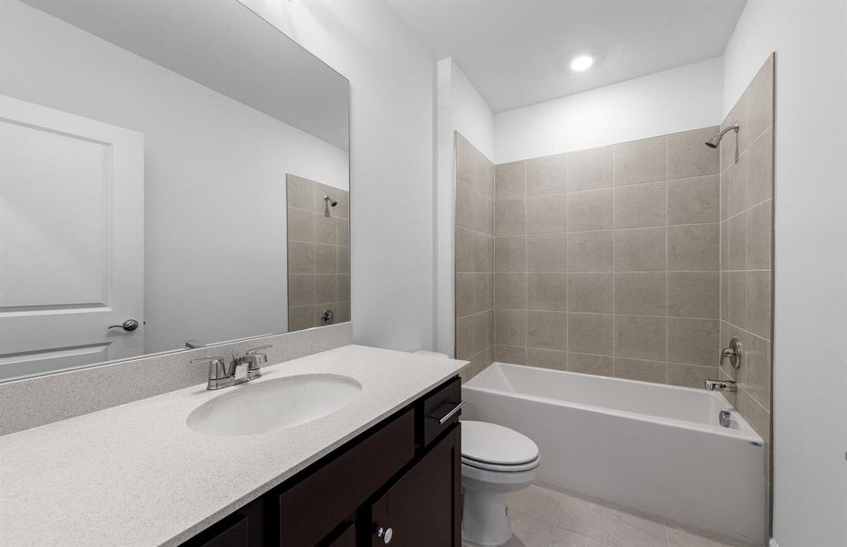 SWFL_CX_CAL_09600_Hanover_Bath 2