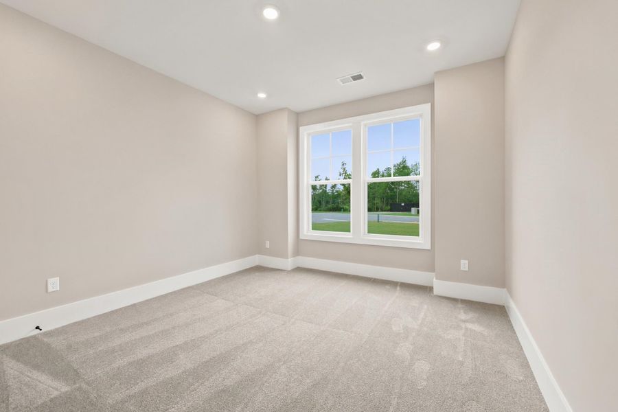 Spacious, unfurnished interior of a new home in Edgefield, Loris (Image 25).