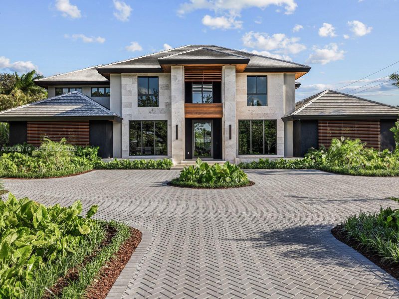 Community amenities in , Pinecrest (Image 25).