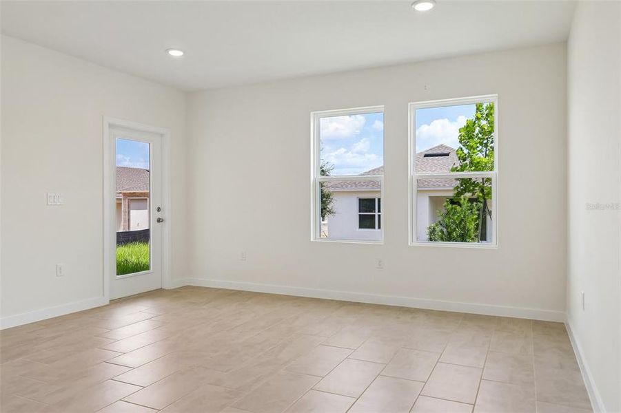 Spacious, unfurnished interior of a new home in Hamilton Bluff, Haines City (Image 18).