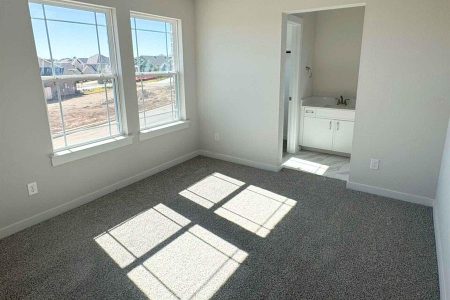 Spacious, unfurnished interior of a new home in Nolina, Georgetown (Image 22).