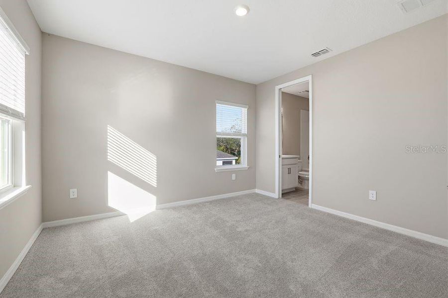 Spacious, unfurnished interior of a new home in Indigo Creek, Apollo Beach (Image 23).