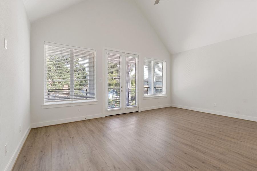 Spacious, unfurnished interior of a new home in Shady Acres, Houston (Image 31). Spacious, unfurnished interior of a new home in Shady Acres, Houston (Image 31).
