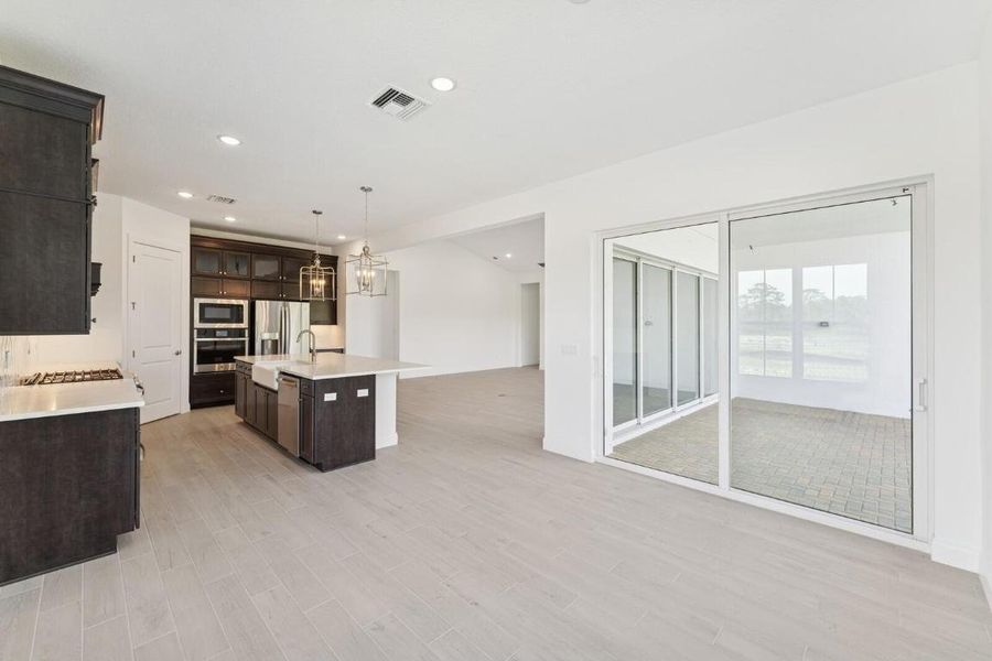 Dining Area & Kitchen