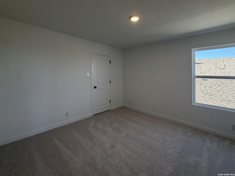 Spacious, unfurnished interior of a new home in Nopal Valley, San Antonio (Image 16).