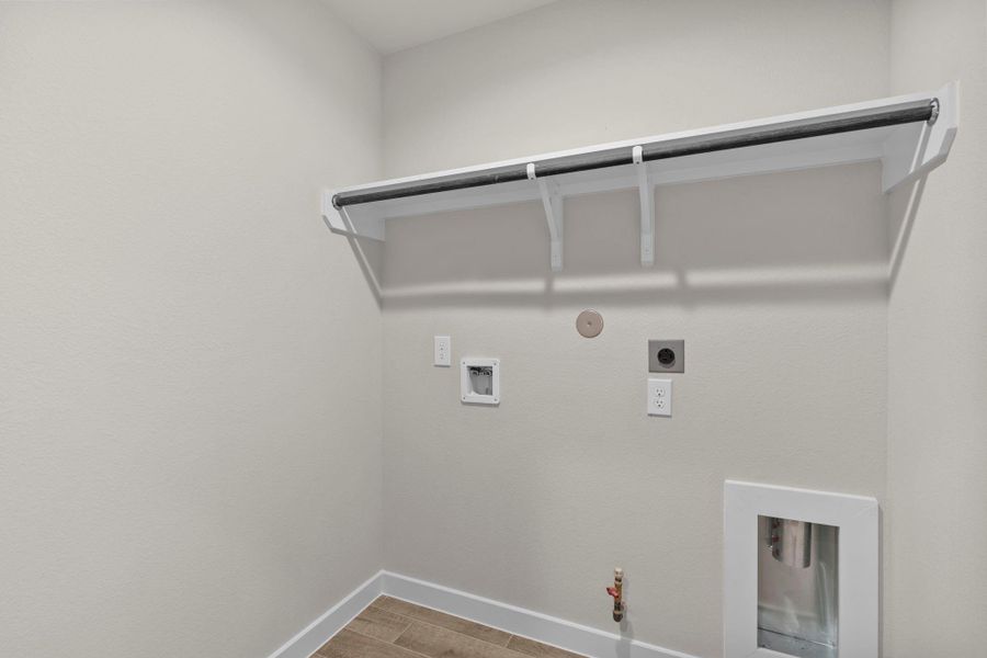 Spacious, unfurnished interior of a new home in Briarwood Crossing, Rosenberg (Image 13).