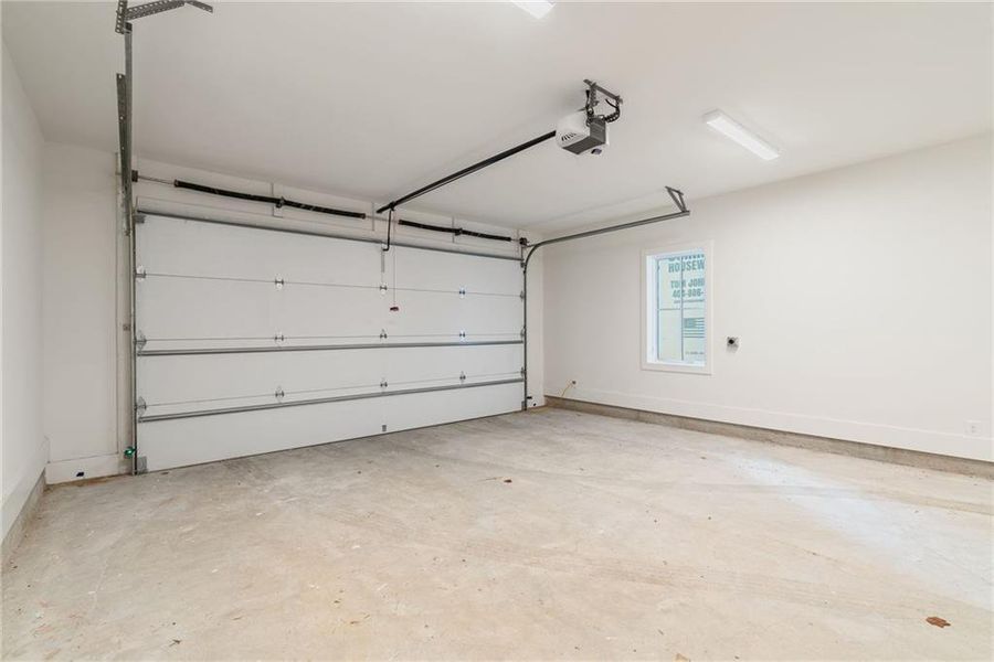 Spacious, unfurnished interior of a new home in , Alpharetta (Image 40).