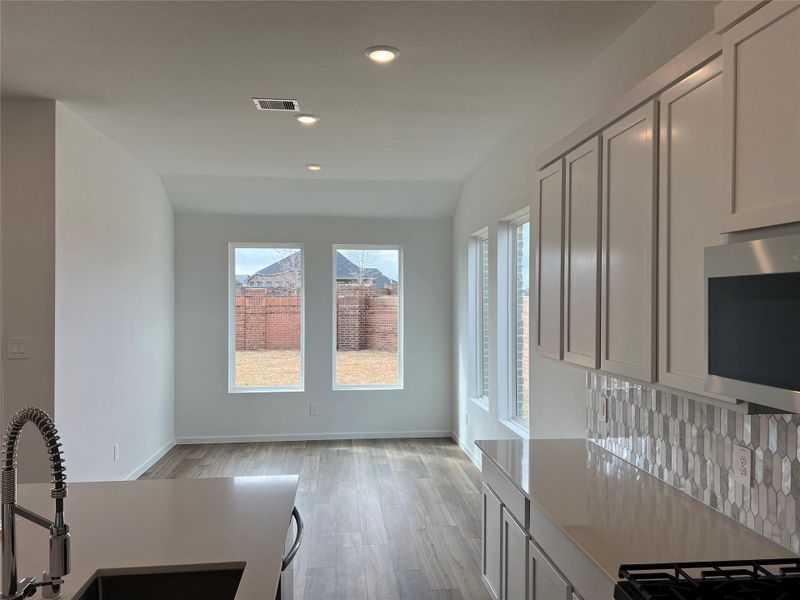 Pictures are representative of same floor plan - not the actual home Pictures are representative of same floor plan - not the actual home