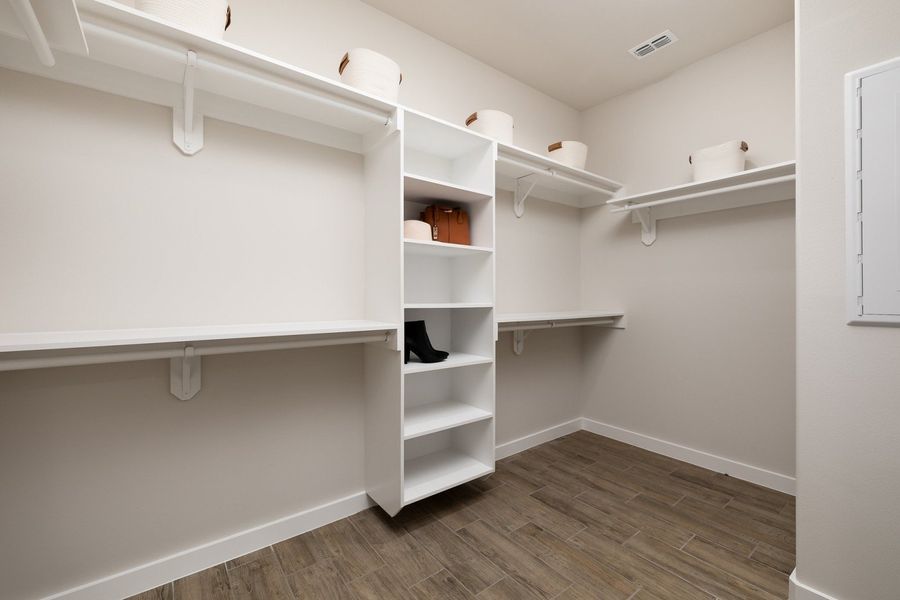 Representative unfurnished interior of a home built from the Duranta by Hakes Brothers in The Heights at Riverbend II, Brownsville (Image 22).