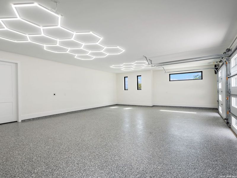 Spacious, unfurnished interior of a new home in , Fair Oaks Ranch (Image 21).