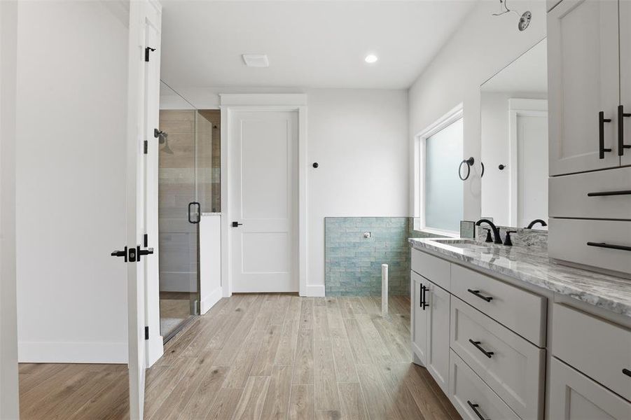Furnished interior view inside a new home in , Granbury (Image 9).