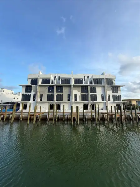 Condo located in Miami Beach, FL showcasing its design and architecture (Image 7). Condo located in Miami Beach, FL showcasing its design and architecture (Image 7).