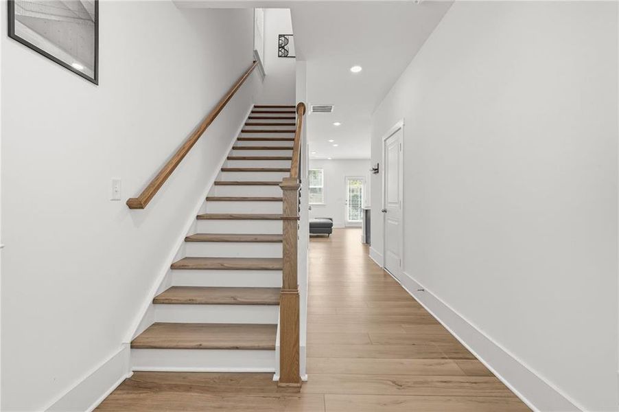 Spacious, unfurnished interior of a new home in , Atlanta (Image 23).